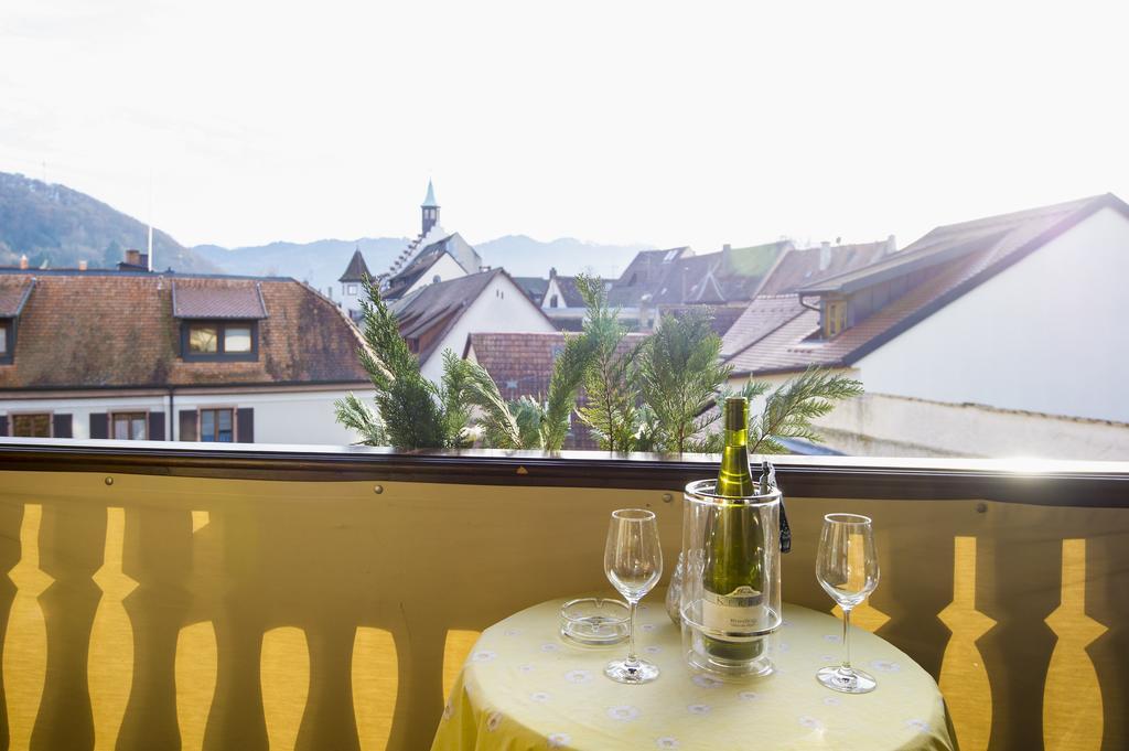 Gasthaus Zum Hirschen ชเตาเฟิน เอม บรายสเกา ภายนอก รูปภาพ